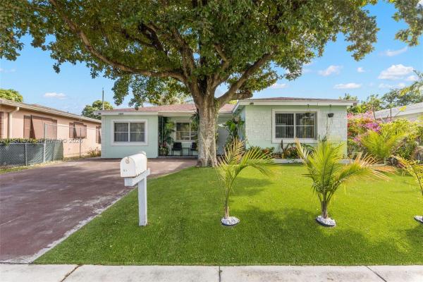 Lake Worth Town, 1018 S C St, Lake Worth Beach, Florida 33460, image 1