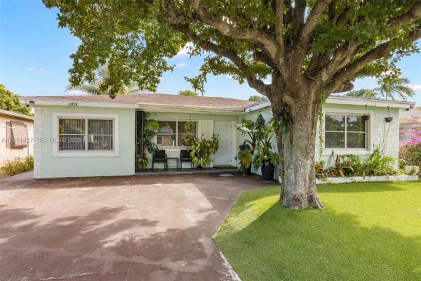 Lake Worth Town, 1018 S C St, Lake Worth Beach, Florida 33460, image 2