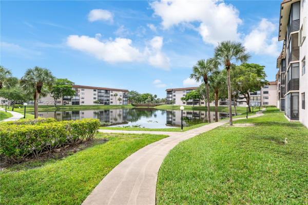 Lakes Of Carriage Hills, 4960 E Sabal Palm Blvd #301, Tamarac, Florida 33319, image 2