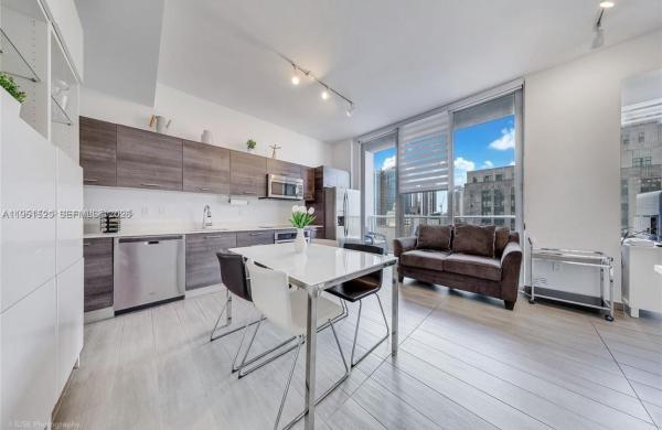 Centro, 151 SE 1st St #1706, Miami, Florida 33131, image 1