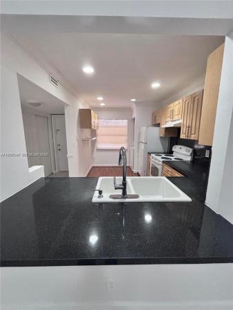 Lago West, 430 Commodore Dr #104, Plantation, Florida 33325, image 1