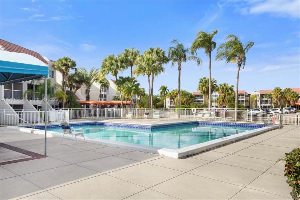 Racquet Club Village, 100 Lakeview Dr #108, Weston, Florida 33326, image 2