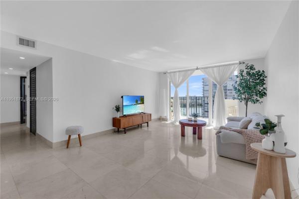 Commodore Plaza Century, 2780 NE 183rd St #1414, Aventura, Florida 33160, image 3