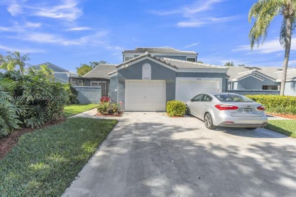 Waterford Town Villas At Woodmont, 8209 Waterford Ave, Tamarac, Florida 33321, image 2
