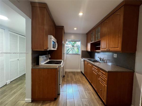 The Oaks, 4111 Stirling Rd #308, Dania Beach, Florida 33314, image 2