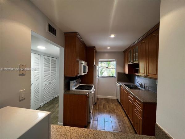 The Oaks, 4111 Stirling Rd #308, Dania Beach, Florida 33314, image 3