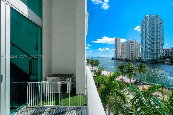 Met 1, 300 S Biscayne Blvd #L-410, Miami, Florida 33131, image 1