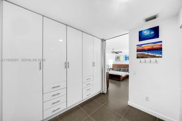 Met 1, 300 S Biscayne Blvd #L-410, Miami, Florida 33131, image 3
