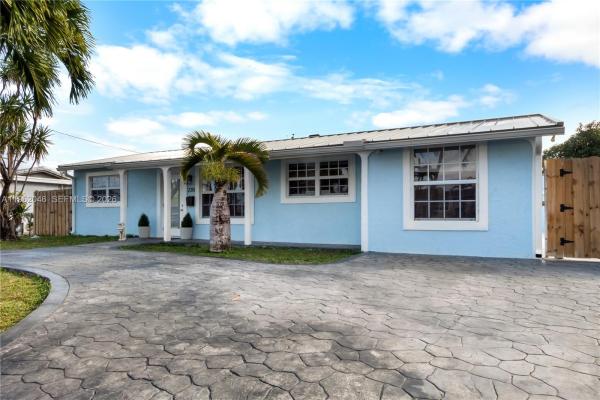 Bonnie Loch, 230 NW 39th Ct, Deerfield Beach, Florida 33064, image 2