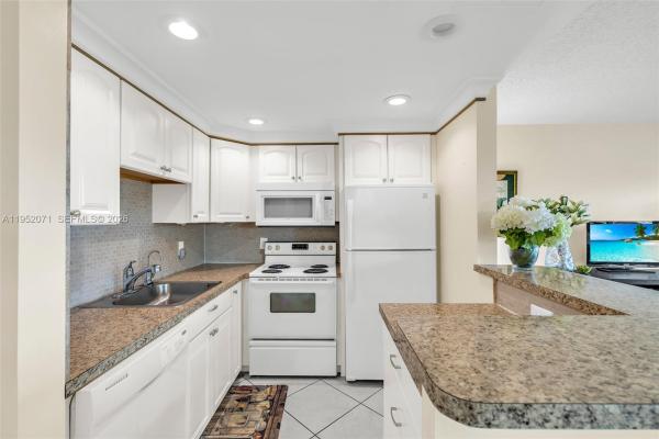 Grantham, 391 Grantham F, Deerfield Beach, Florida 33442, image 2