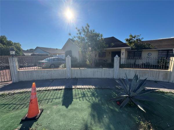 Van Estates, 530 SW 101st Ct, Fountainebleau, Florida 33174, image 3