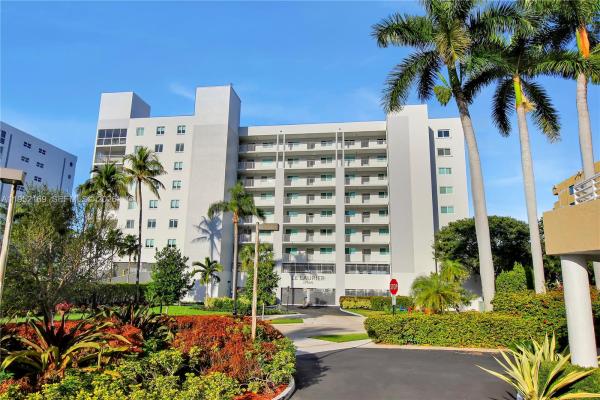 Le Laurier, 17800 N Bay Rd #605, Sunny Isles Beach, Florida 33160, image 3