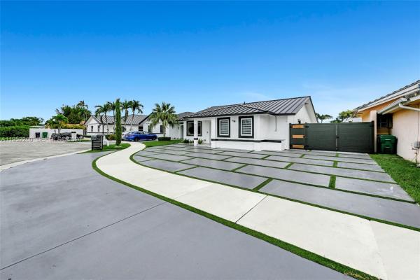 Bird Estates, 13284 SW 39th St, Tamiami, Florida 33175, image 3