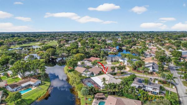Jacaranda Country Club, 8704 Mahogany Ave, Plantation, Florida 33324, image 2