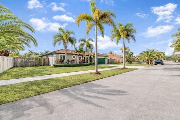 13220 SW 205th Ln, Unincorporated Dade County, Florida 33177, image 3