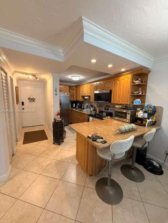 El Lago, 5501 NW 7th St #E207, Miami, Florida 33126, image 2