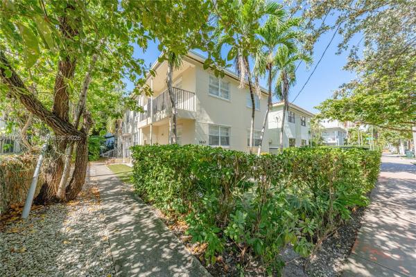 Lincoln Terrace, 1610 Bay Rd, Miami Beach, Florida 33139, image 1