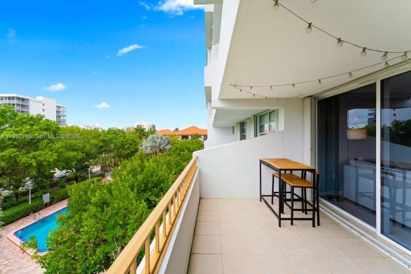 Commodore Club West, 155 Ocean Lane Dr #407, Key Biscayne, Florida 33149, image 2