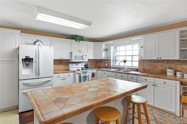 Palmland Homes South, 30323 SW 152nd Pl, Leisure City, Florida 33033, image 2