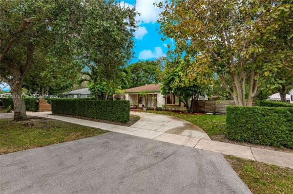 Green Oaks, 1491 NE 132nd Rd, North Miami, Florida 33161, image 1