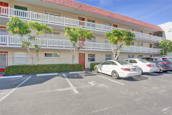 Las Vistas In Inverrary, 3511 Inverrary Dr #107, Lauderhill, Florida 33319, image 2