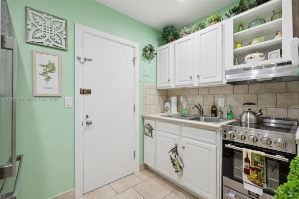 Georgian Courts, 6260 NE 18th Ave #823, Fort Lauderdale, Florida 33334, image 1