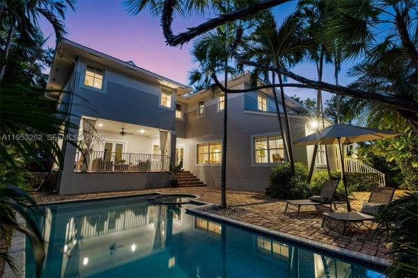 Biscayne Key Estates, 164 W Mashta Dr, Key Biscayne, Florida 33149, image 2