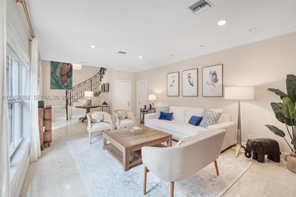 Biscayne Key Estates, 164 W Mashta Dr, Key Biscayne, Florida 33149, image 1