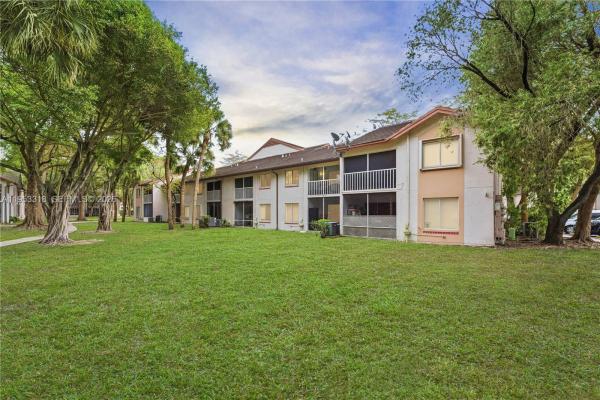 Parc Vista, 13943 SW 93rd Ln, Kendall, Florida 33186, image 1