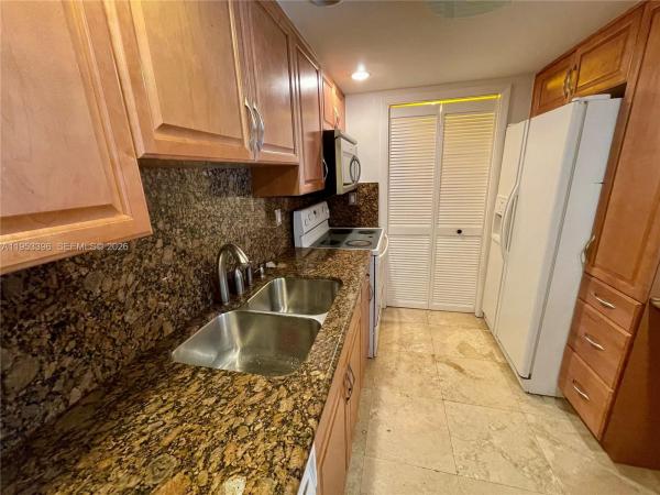 Racquet Club At Bonaventure, 240 Lakeview Dr #308, Weston, Florida 33326, image 2
