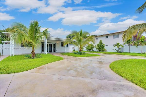 Glenroyal, 2247 NW 2nd St, Miami, Florida 33125, image 2