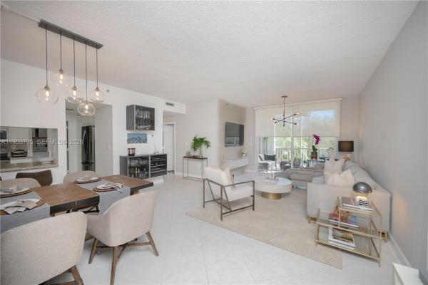Doral House, 9725 NW 52nd St #215, Doral, Florida 33178, image 2