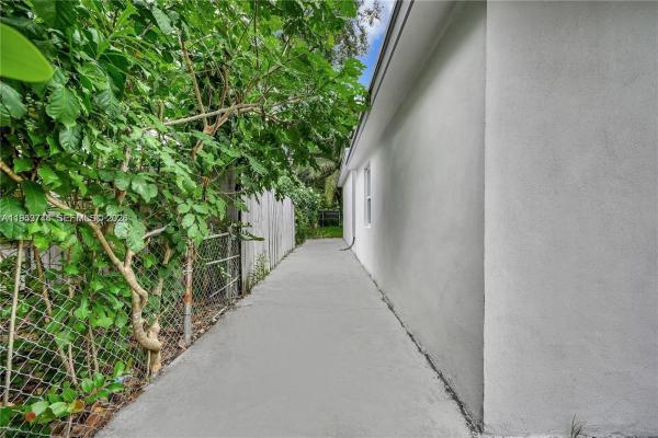 Eleanor Park, 2270 NW 153rd St, Miami Gardens, Florida 33054, image 2