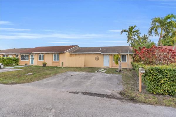 Westwind Lakes Townhouses, 7197 SW 152nd Pl, Kendall West, Florida 33193, image 2