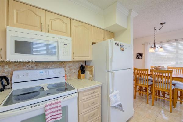 920 SW 10th Ter #12AR, Hallandale Beach, Florida 33009, image 1