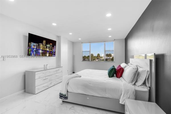 Hillcrest, 3800 Hillcrest Dr #203, Hollywood, Florida 33021, image 1