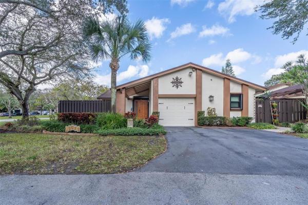 Patio Homes In The Crossings, 13595 SW 114th Ter, The Crossings, Florida 33186, image 3