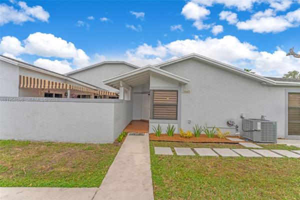 Westwind Lakes Garden Homes, 6445 SW 152nd Circle Pl #6-45, Kendall West, Florida 33193, image 1