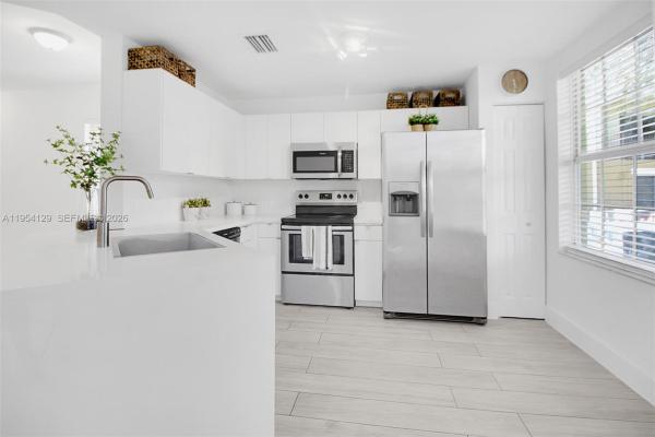 8930 NE 8th Ave #901, Unincorporated Dade County, Florida 33138, image 3