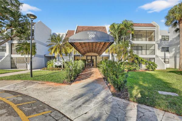 Racquet Club At Bonaventure, 200 Lakeview Dr #213, Weston, Florida 33326, image 1