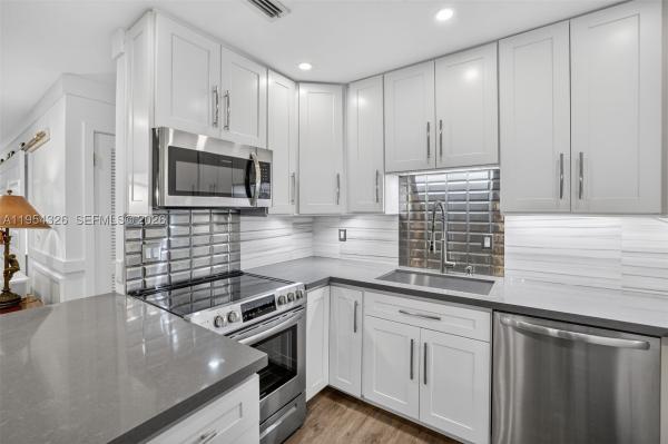 Bay Colony Club, 6471 Bay Club Dr #3, Fort Lauderdale, Florida 33308, image 3