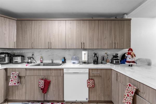 10000 NW 80th Ct #2226, Hialeah, Florida 33016, image 2
