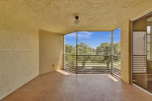 Sabal Palm Of Pine Island Ridge, 9520 Seagrape Dr #306, Davie, Florida 33324, image 2