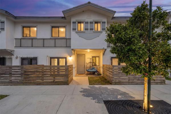 Tropical Breeze Townhouses, 13356 SW 250th St, Princeton, Florida 33032, image 3
