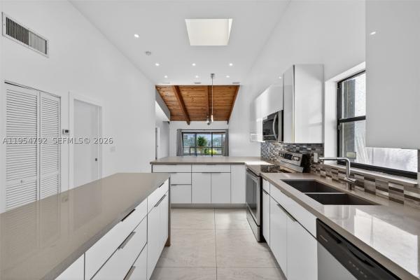Harbourwood Villas, 2619 S Parkview Dr, Hallandale Beach, Florida 33009, image 1