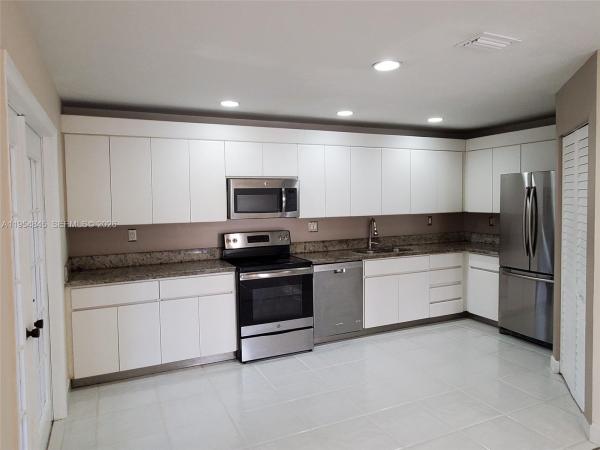 Visions, 543 Racquet Club Rd #35, Weston, Florida 33326, image 1