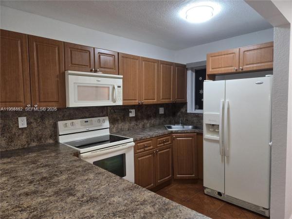 2730 W 76th St #201, Hialeah, Florida 33016, image 2