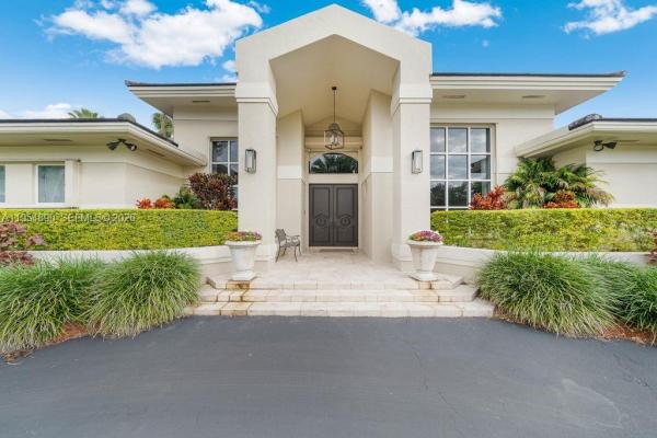 10521 SW 123rd St, Unincorporated Dade County, Florida 33176, image 1