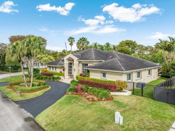 Pine Needle Manors, 10521 SW 123rd St, Kendall, Florida 33176, image 3