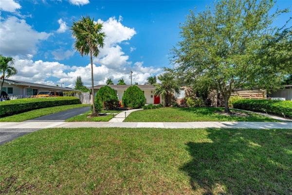 Whispering Pines Estates, 8761 Ridgeland Dr, Cutler Bay, Florida 33157, image 2